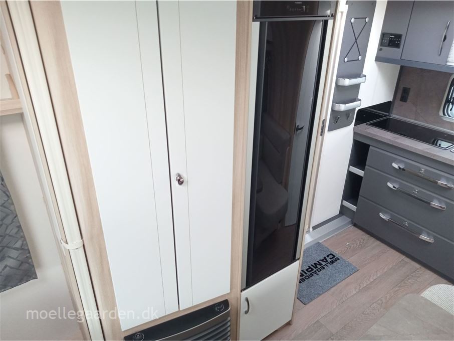 Hobby De Luxe 460 SFf