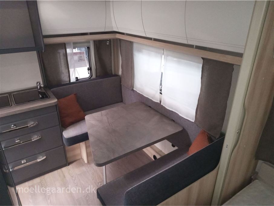 Hobby De Luxe 400 SFE