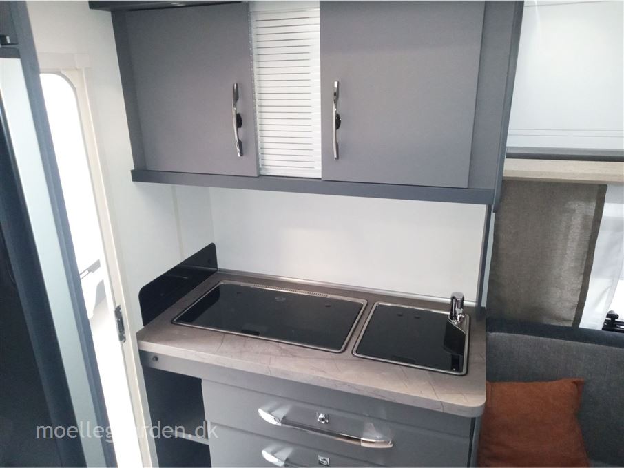 Hobby De Luxe 400 SFE