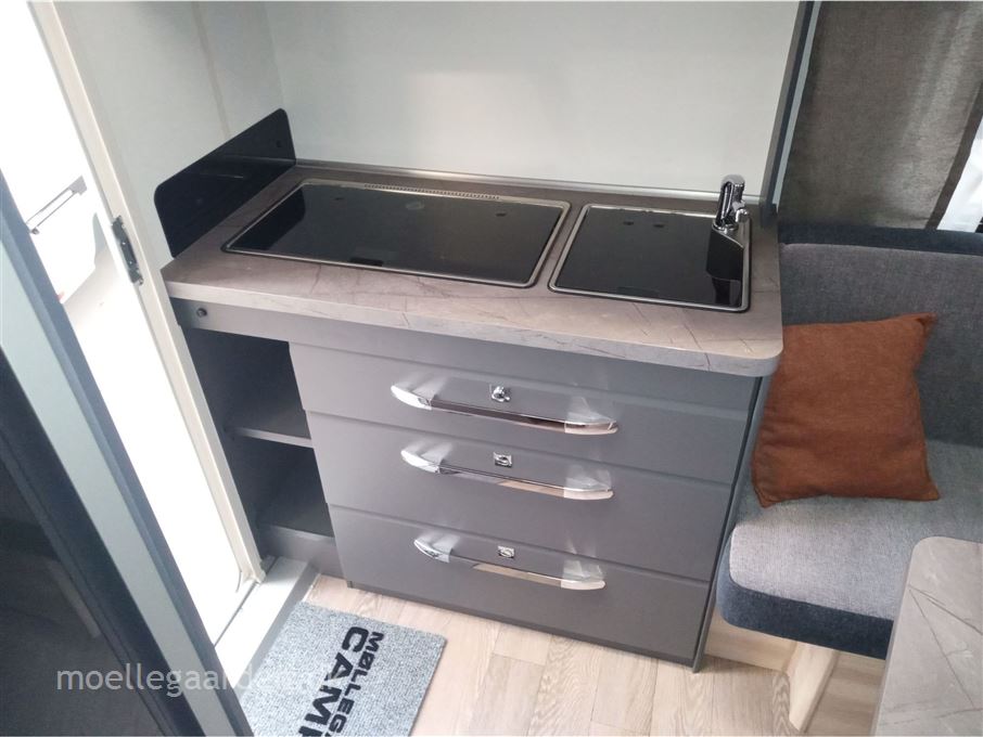 Hobby De Luxe 400 SFE