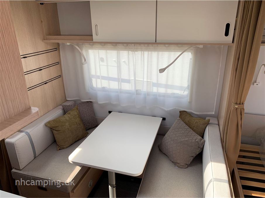 Adria Aviva 522 PT 3 køjer