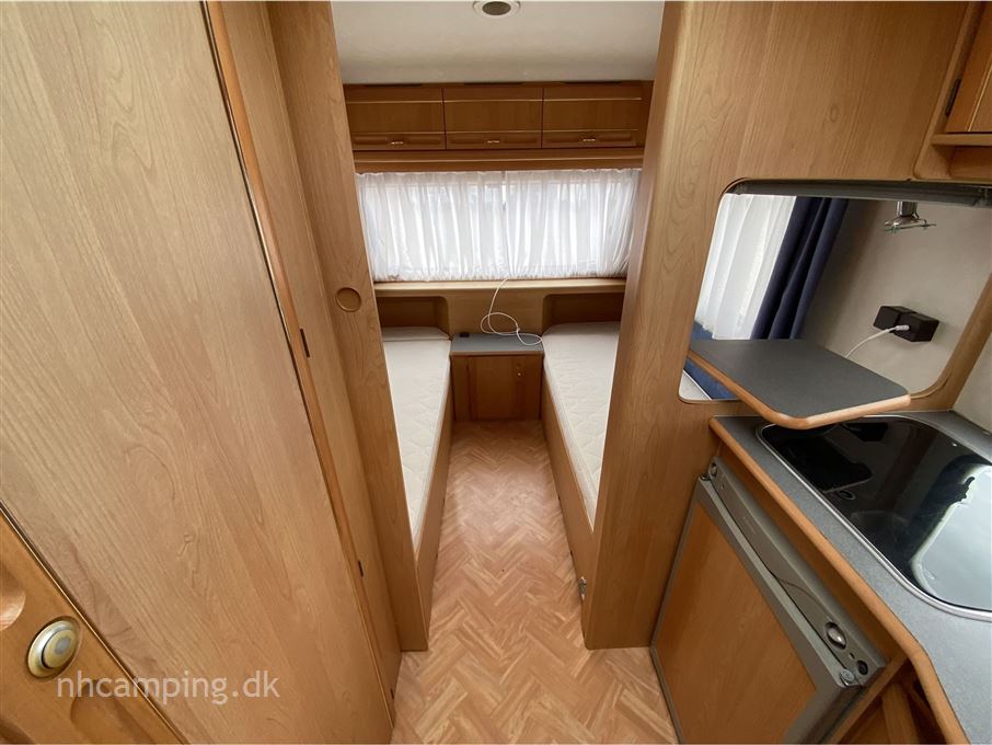 Adria Unica B 462 LU