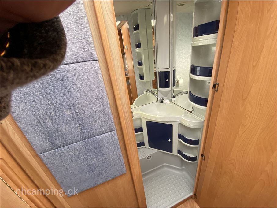 Adria Unica B 462 LU