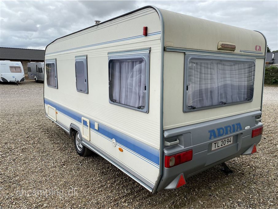 Adria Unica B 462 LU