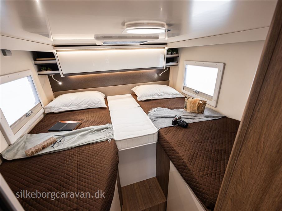 Elnagh Baron 539 Compact