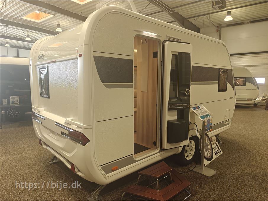 Hobby De Luxe 400 SFE