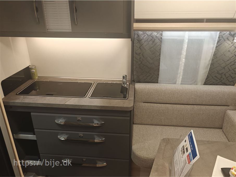 Hobby De Luxe 400 SFE