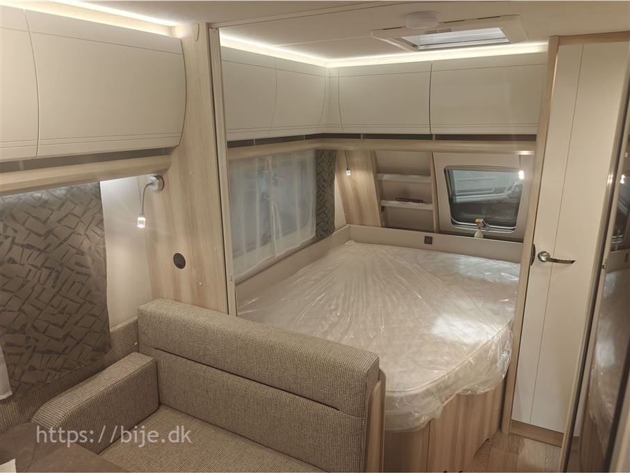 Hobby De Luxe 400 SFE