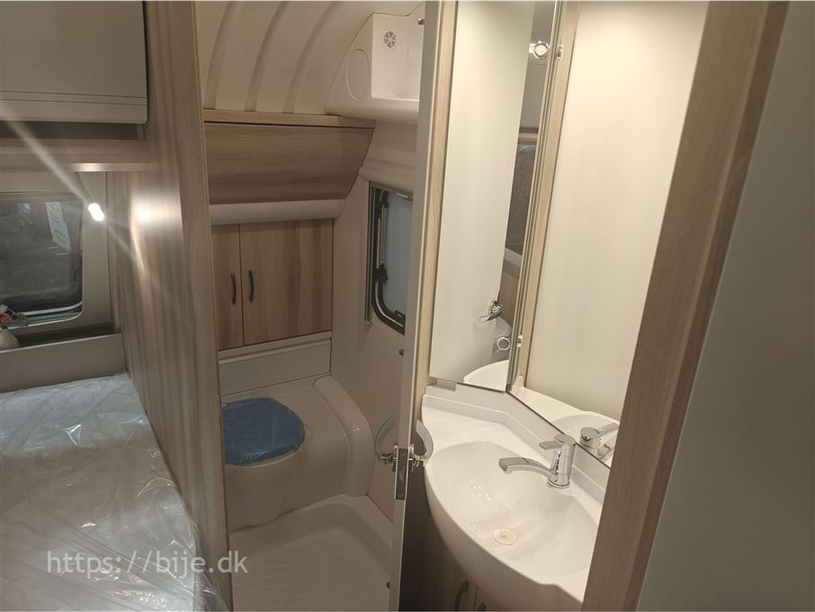 Hobby De Luxe 400 SFE
