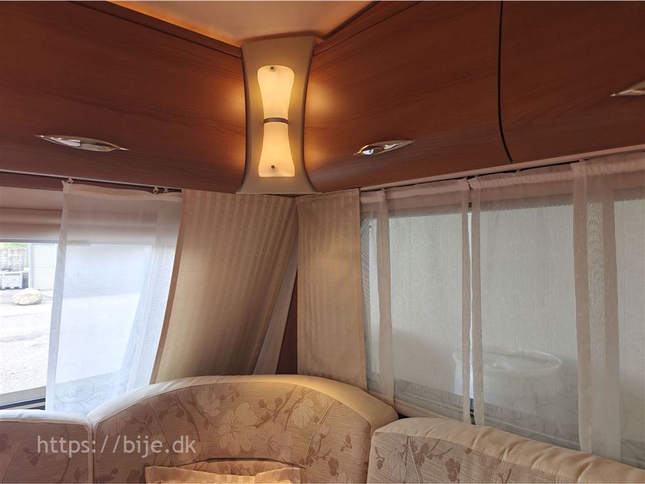LMC Ambassador 563 HTD