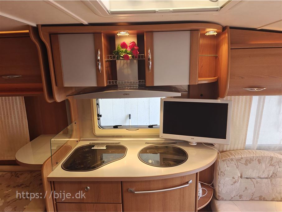 LMC Ambassador 563 HTD