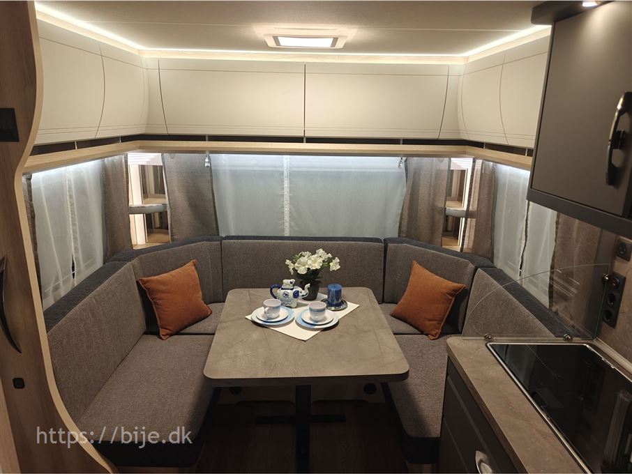 Hobby De Luxe 460 UFe