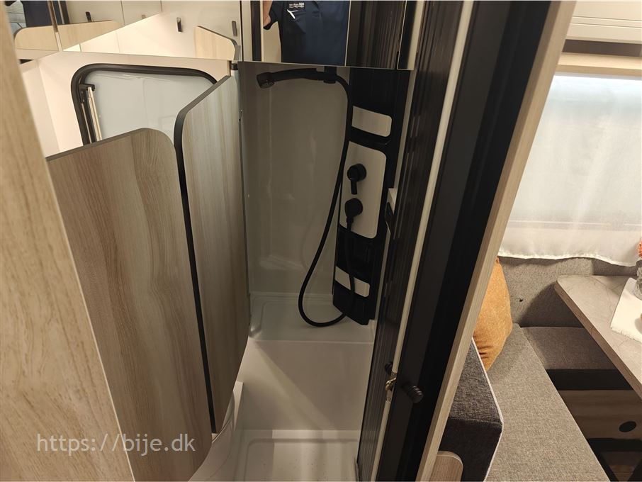 Hobby De Luxe 460 SFf