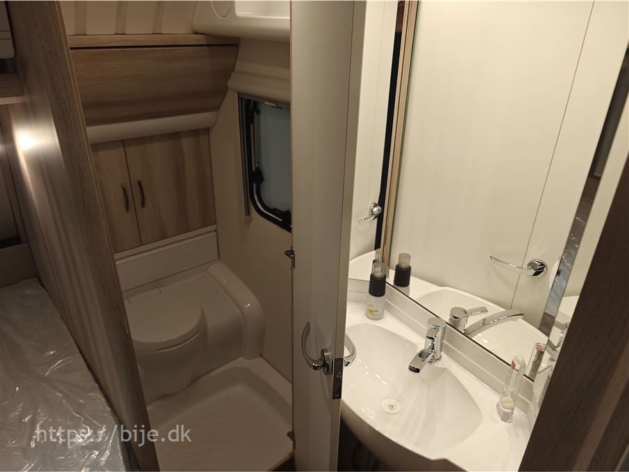 Hobby De Luxe 400 SFE