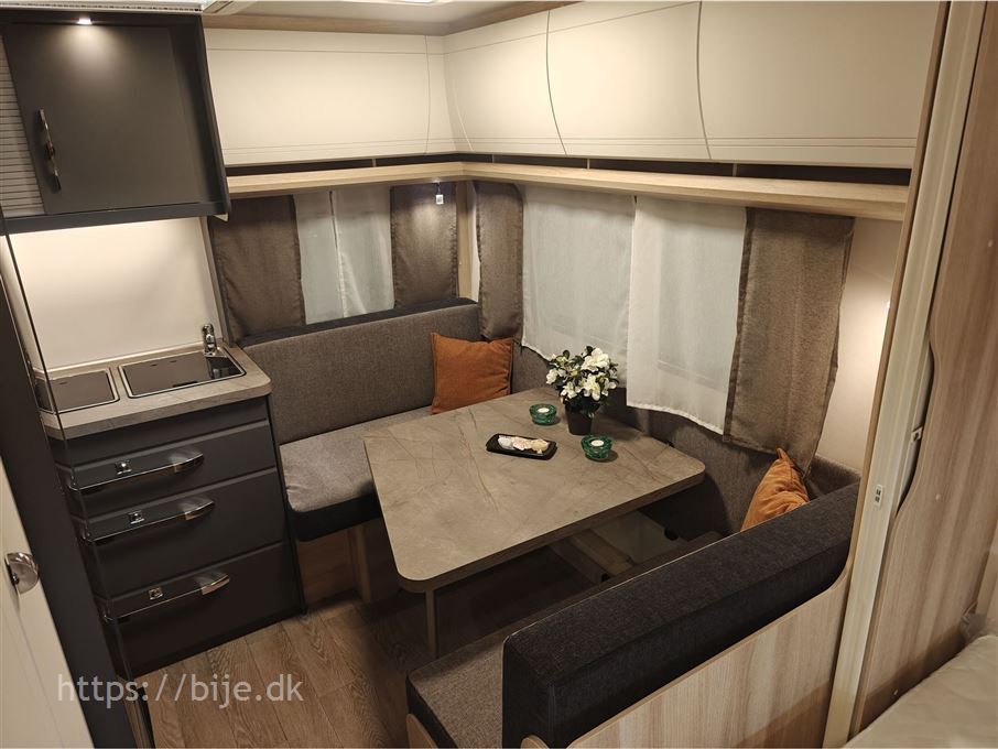 Hobby De Luxe 400 SFE