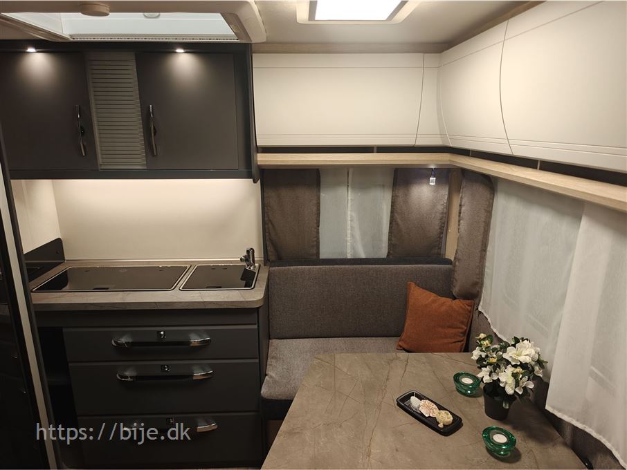 Hobby De Luxe 400 SFE