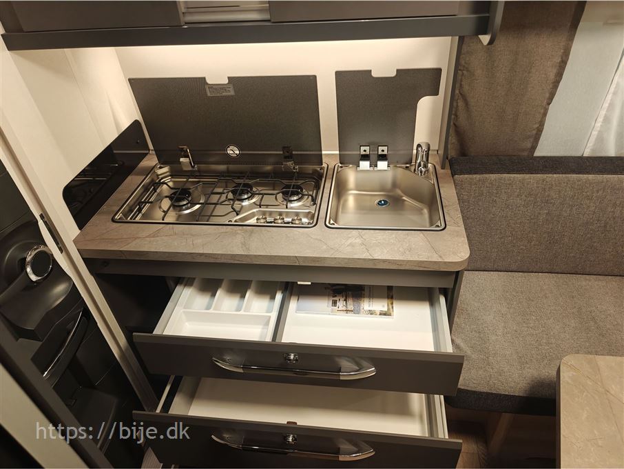 Hobby De Luxe 400 SFE