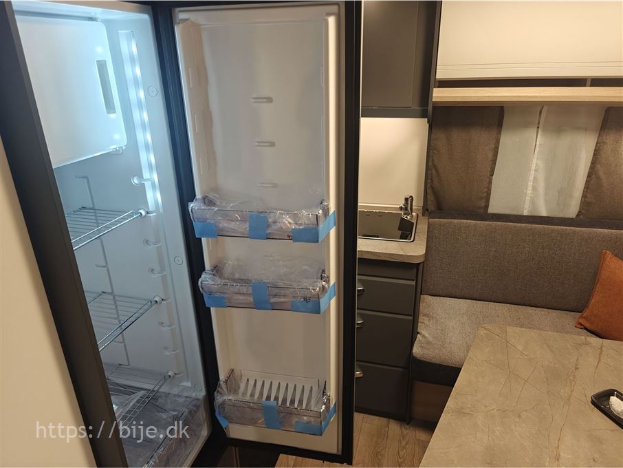 Hobby De Luxe 400 SFE