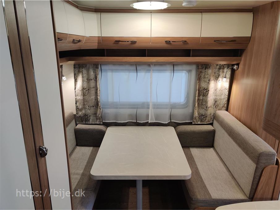 Hobby De Luxe 440 SF