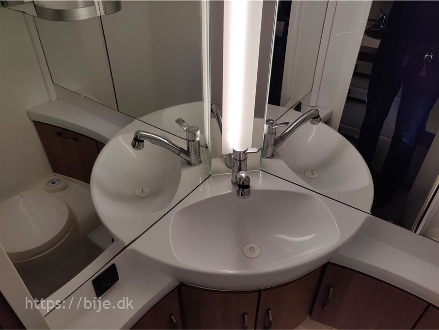 Hobby De Luxe 440 SF