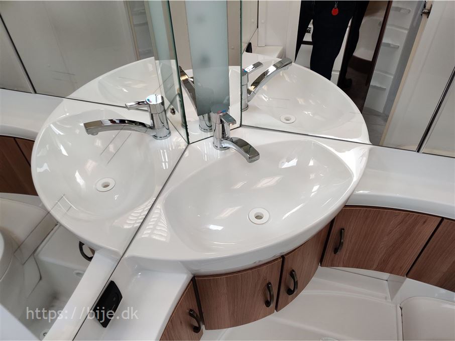 Hobby De Luxe 460 LU