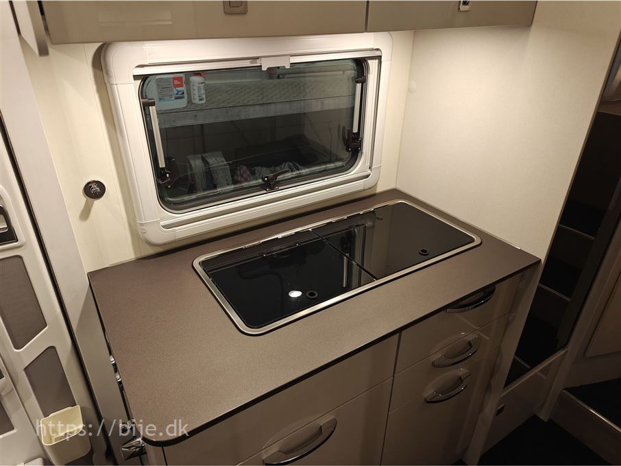 Bürstner Lineo T690 G