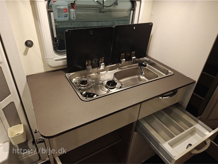 Bürstner Lineo T690 G