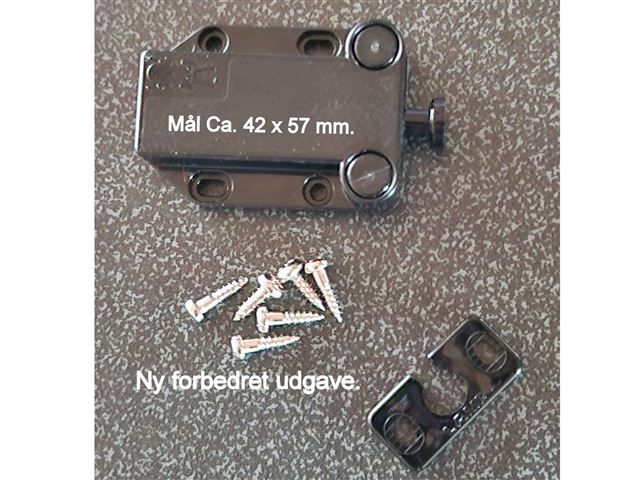 Adria Skabs Snaplås Mål. Ca. 42 x 57 mm.