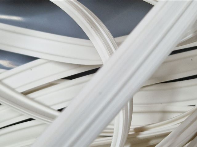 Listefylder 15. mm. Tyk hvid til KABE.