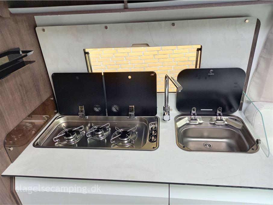Benimar Amphitryon 998 160 HK  4400 kg