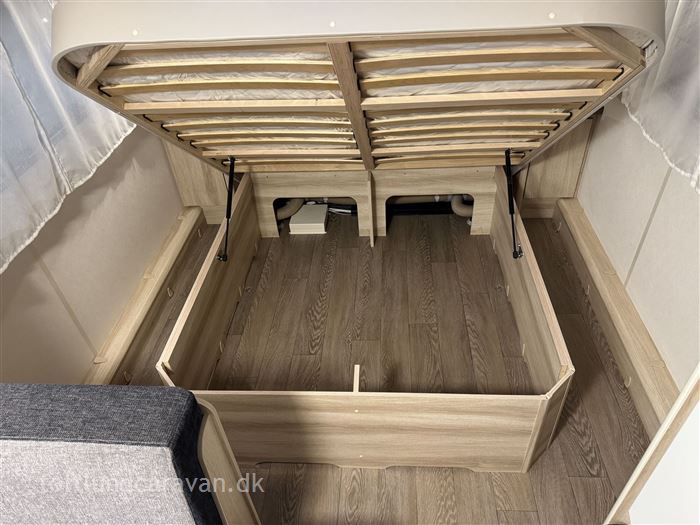 Hobby De Luxe 460 SFf