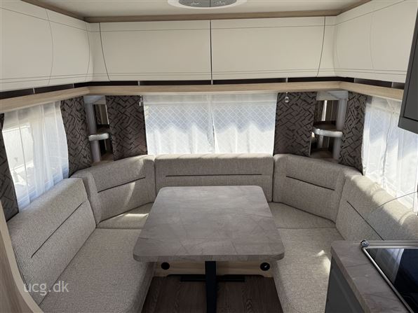 Hobby De Luxe 460 UFe