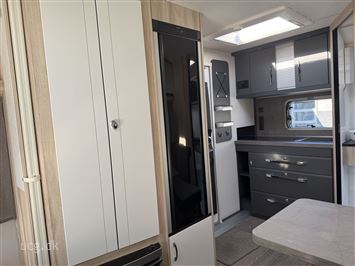 Hobby De Luxe 460 SFf