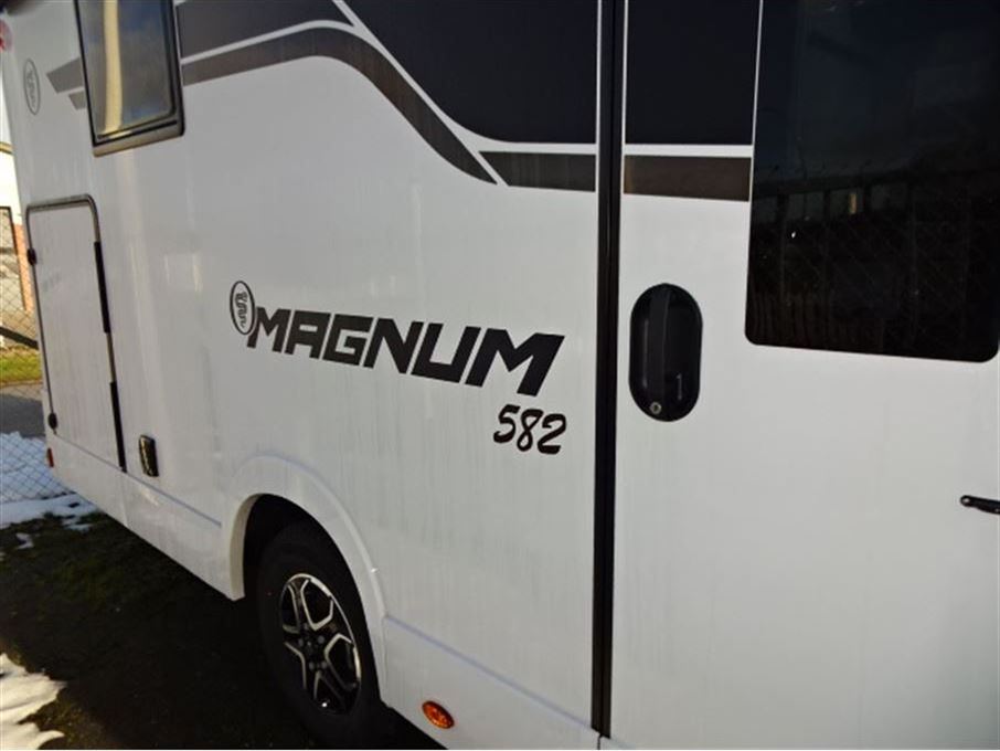 Elnagh Magnum 582