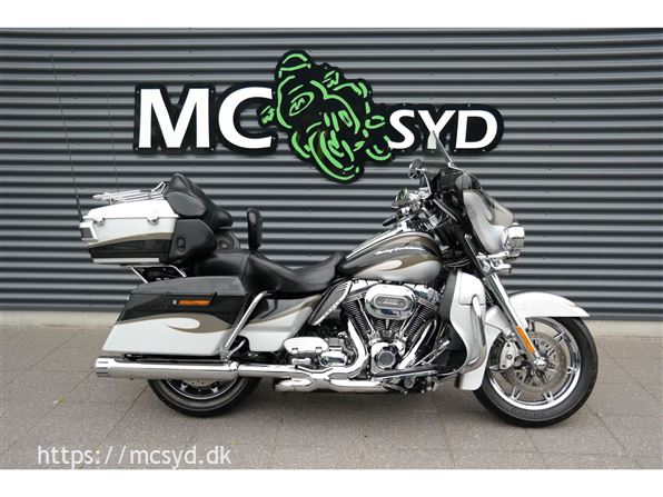 Harley-Davidson FLHTCUSE CVO Electra Glide Ultra
