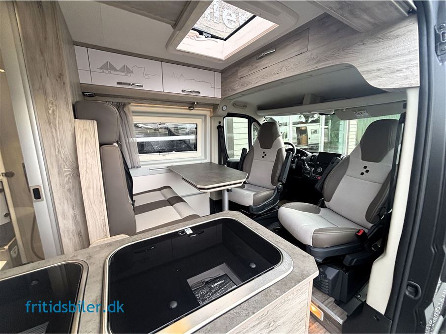 Bravia 599 165 Hk Trend