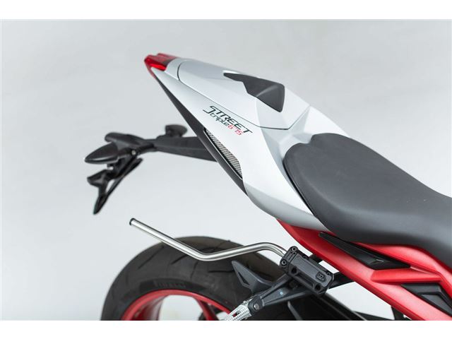 BLAZE Mont. kit (H) - Speed Triple S/R 16-