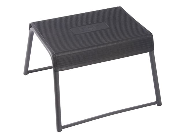 Trappetrin, enkelt. Med pulverlakeret stel. H29 x B42,5 x D44 cm.